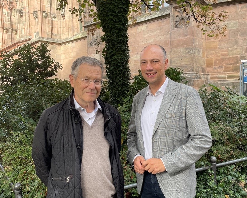 „Baum-Tour durch die Altstadt“ gestartet – Mehr Grün für Nürnberg